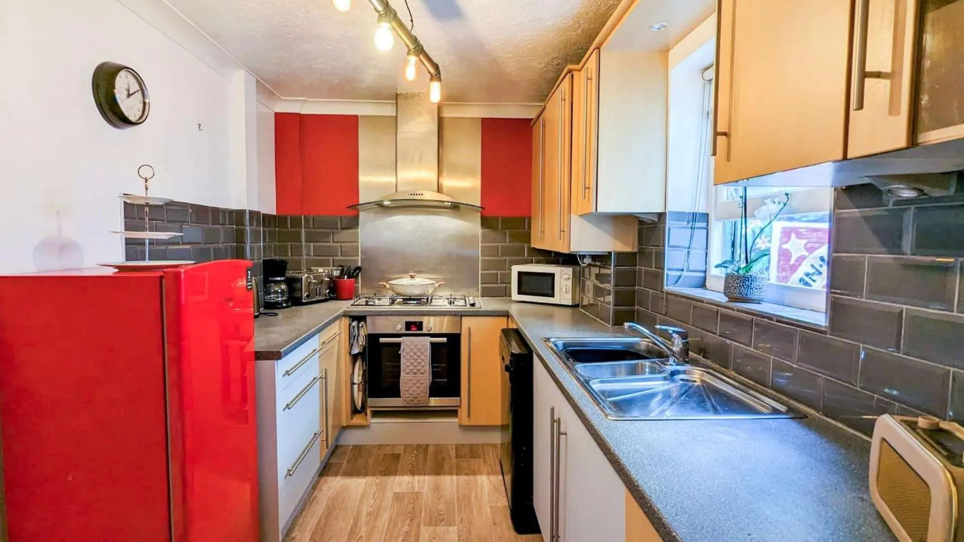 Hot Tub Hideaway - By Brighton Holiday Lets 0*,